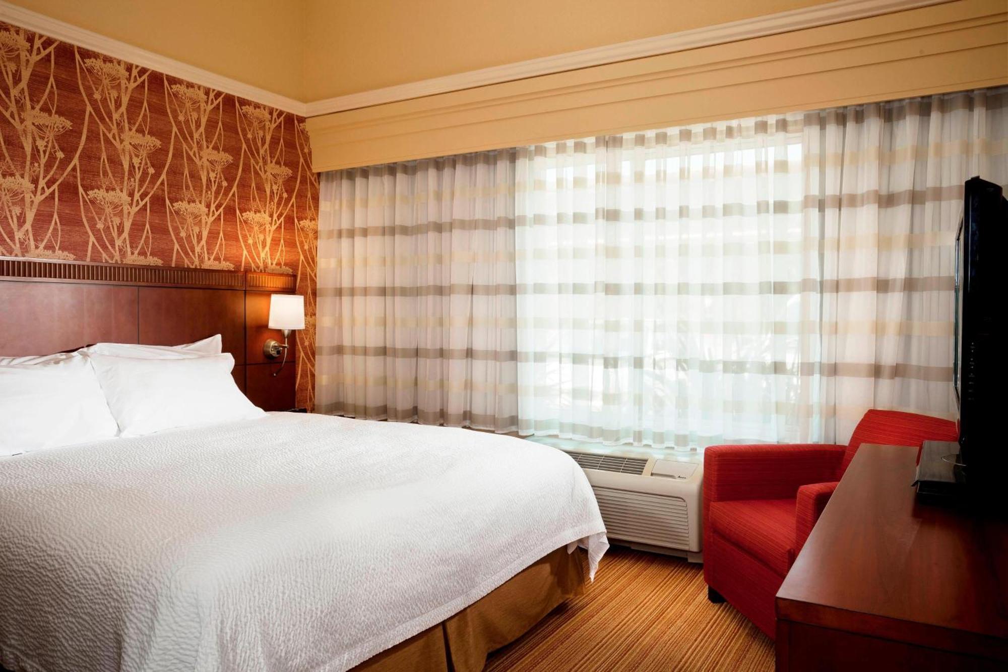 Courtyard Ventura 3*