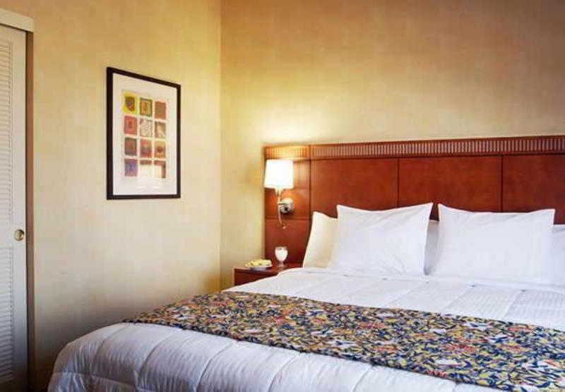 Hotel Courtyard Ventura 3*