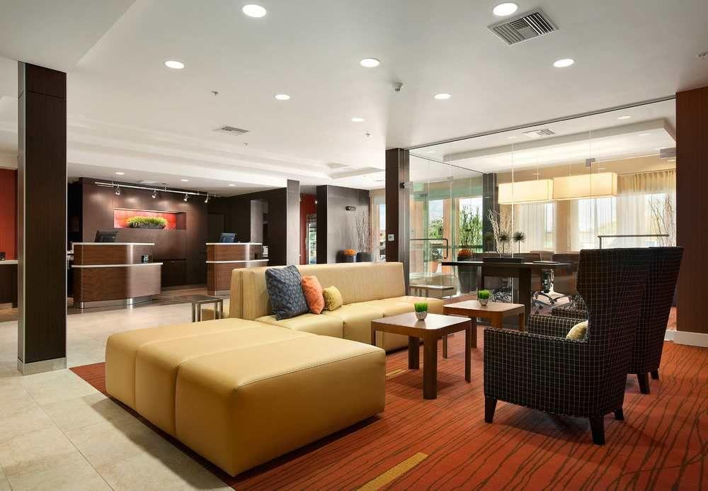 Courtyard Ventura Hotel 3*