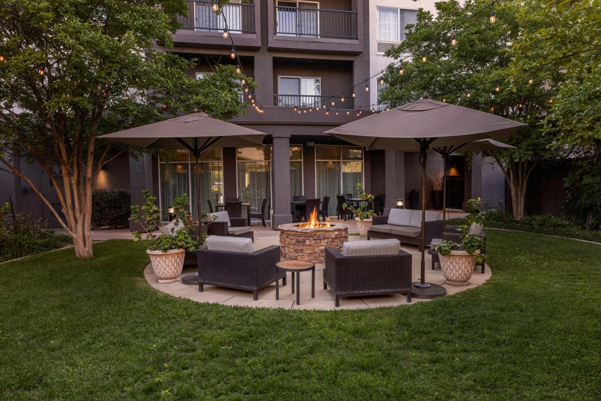 Courtyard Ventura Simi Valley