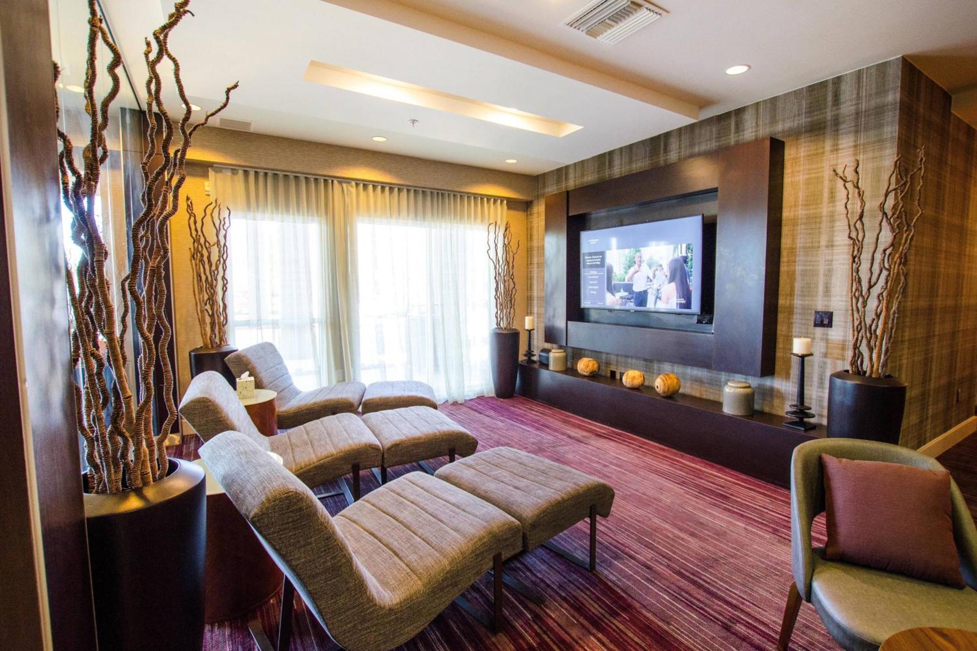 Hotel Courtyard Ventura 3*